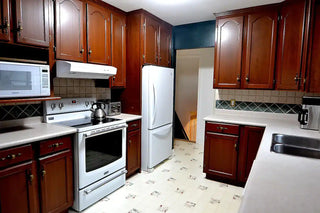 The Chef's Haven is a well-equipped kitchen in Cellar House NOTL. The kitchen comes with a Maytag burner, kettle, microwave, fridge, oven, and cherry wood cabinetry.